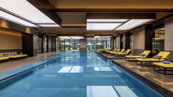 Una piscina techada