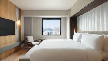 Suite, 1 Bedroom | In-room safe, desk, free WiFi, bed sheets