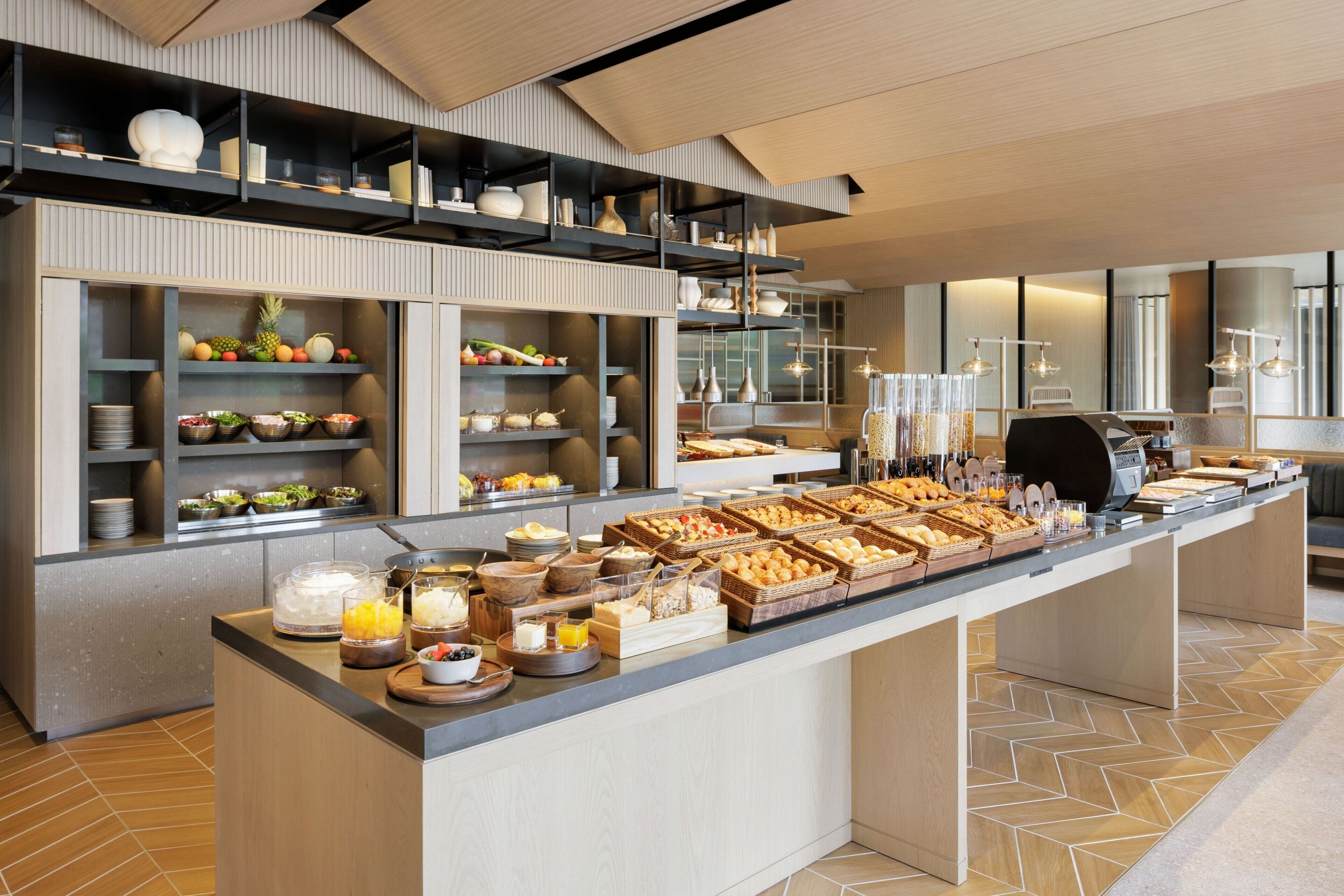 朝食 (ビュッフェ)、毎日提供 (1 名様 4235 JPY)