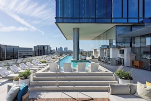 Seasonal outdoor pool - HALL Park Hotel, Autograph Collection (Frisco)