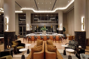 2 bars/lounges