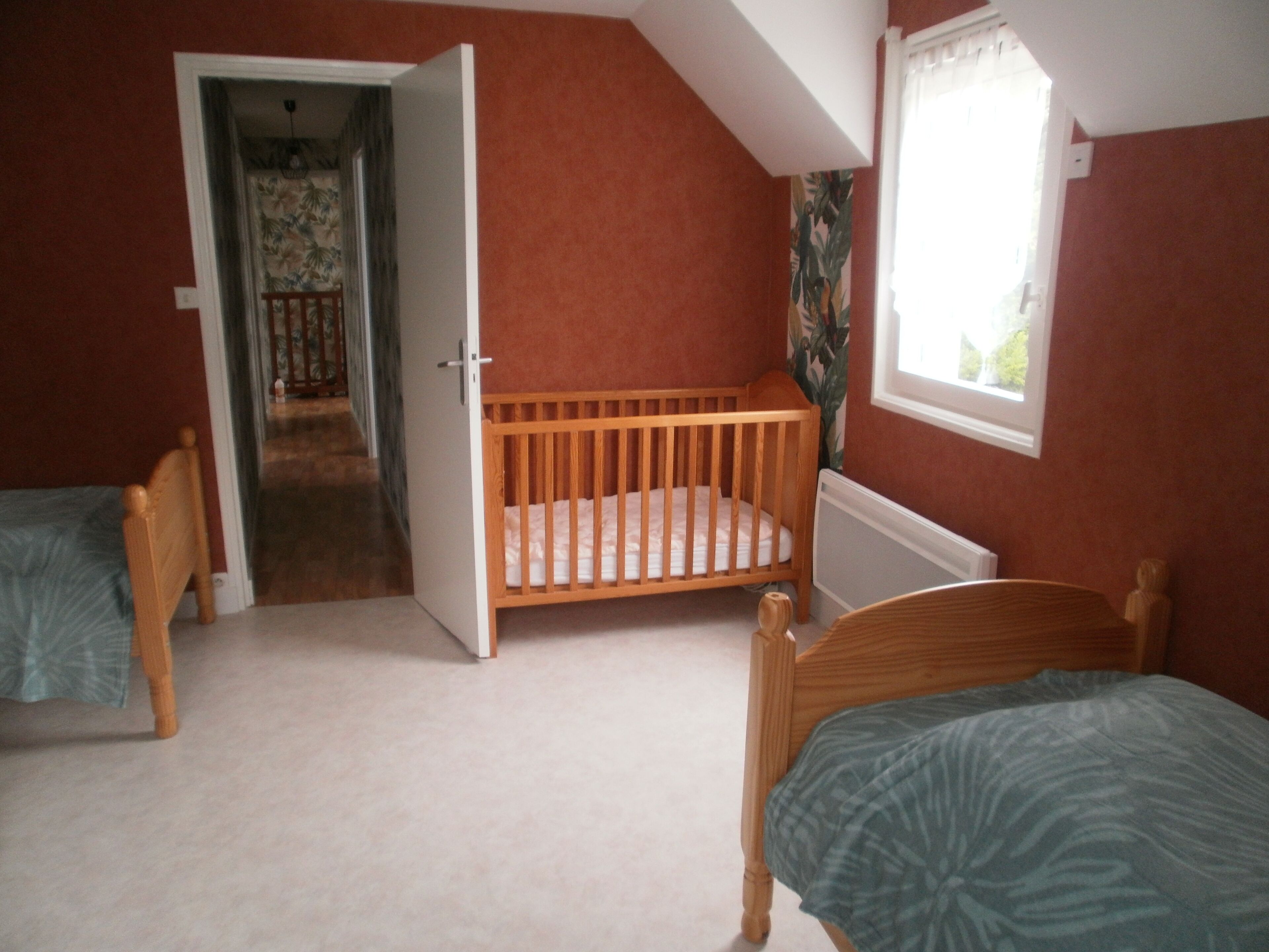 5 bedrooms, iron/ironing board, travel cot