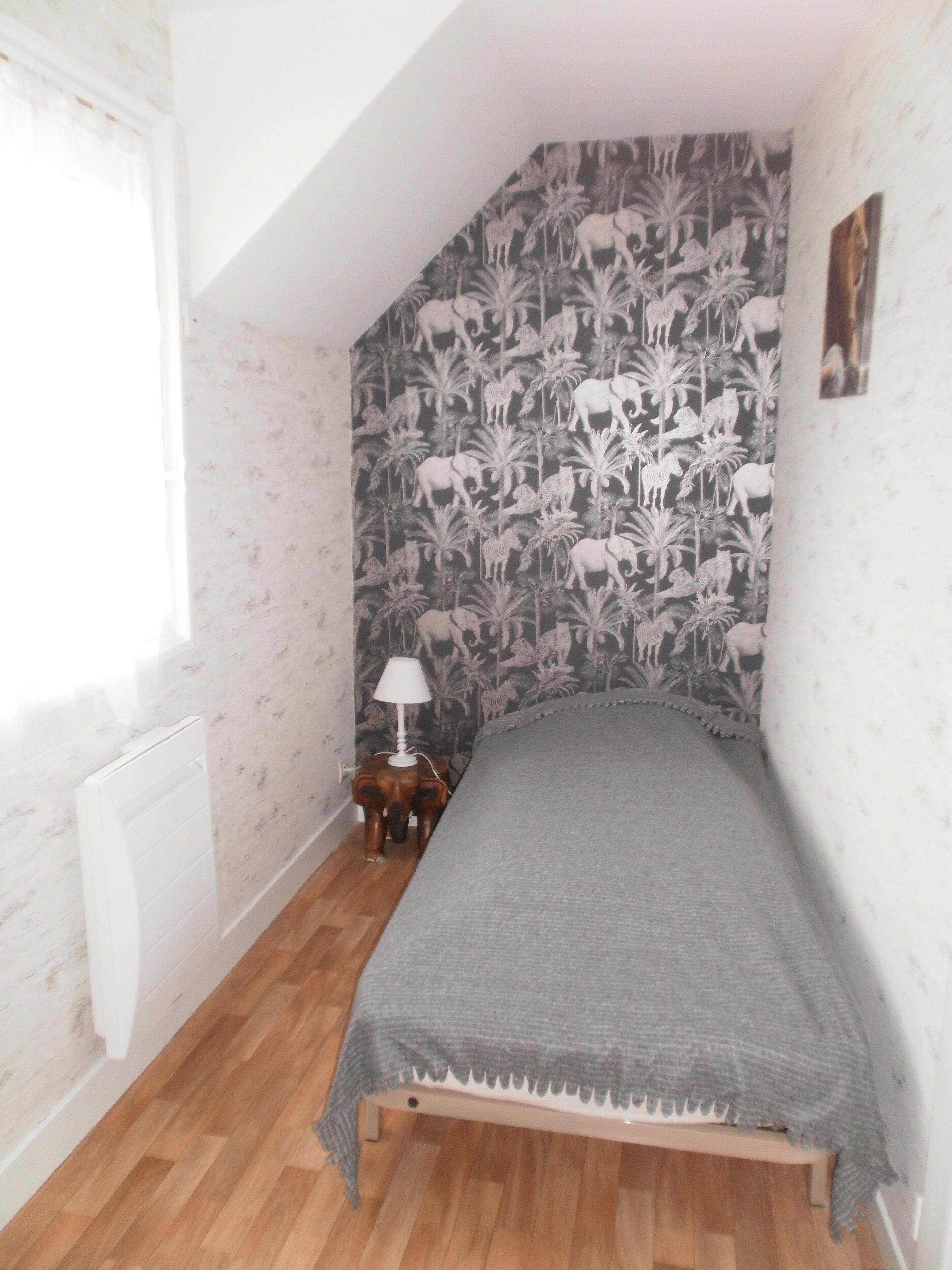 5 bedrooms, iron/ironing board, travel crib