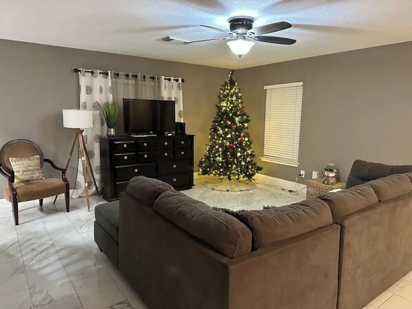 Smart TV - Easy drive to Lackland AFB/Sea World. Modern
(San Antonio)