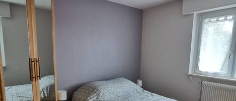 2 Schlafzimmer, Schreibtisch, Bügeleisen/Bügelbrett, kostenloses WLAN