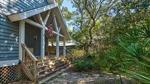 Property grounds - Old Seagrove Next to Seaside- Quiet Area & Vintage Charm, Backs to Canal (Santa Rosa Beach)