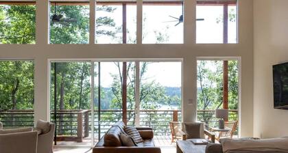 Sunset Views-Modern Lake Retreat