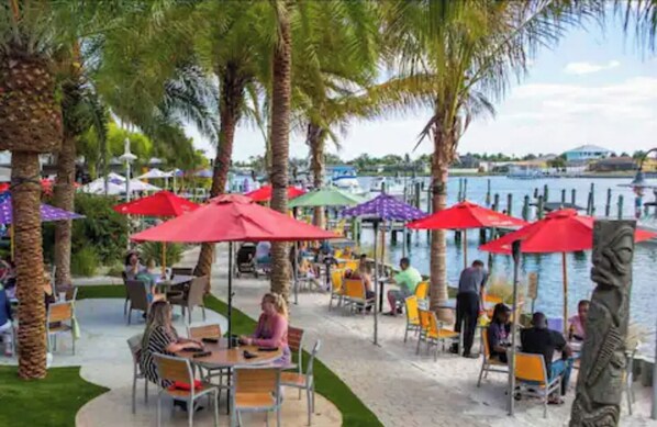 Outdoor dining - Water Front - Near Beach Getaway (Apollo Beach)