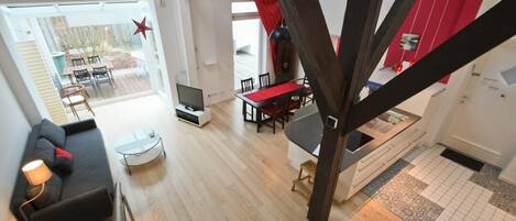 Télévision, lecteur de DVD, chaîne hi-fi