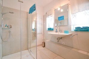 Shower, hair dryer - Fewo Packhaus Norderney (Norderney)