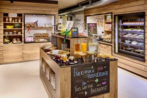 Daily continental breakfast for a fee - Moxy Luxembourg Airport (Sandweiler)