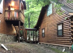 Exterior - “Almost Heaven” a beautiful log cabin located in a lake and golfing resort! (Drasco)