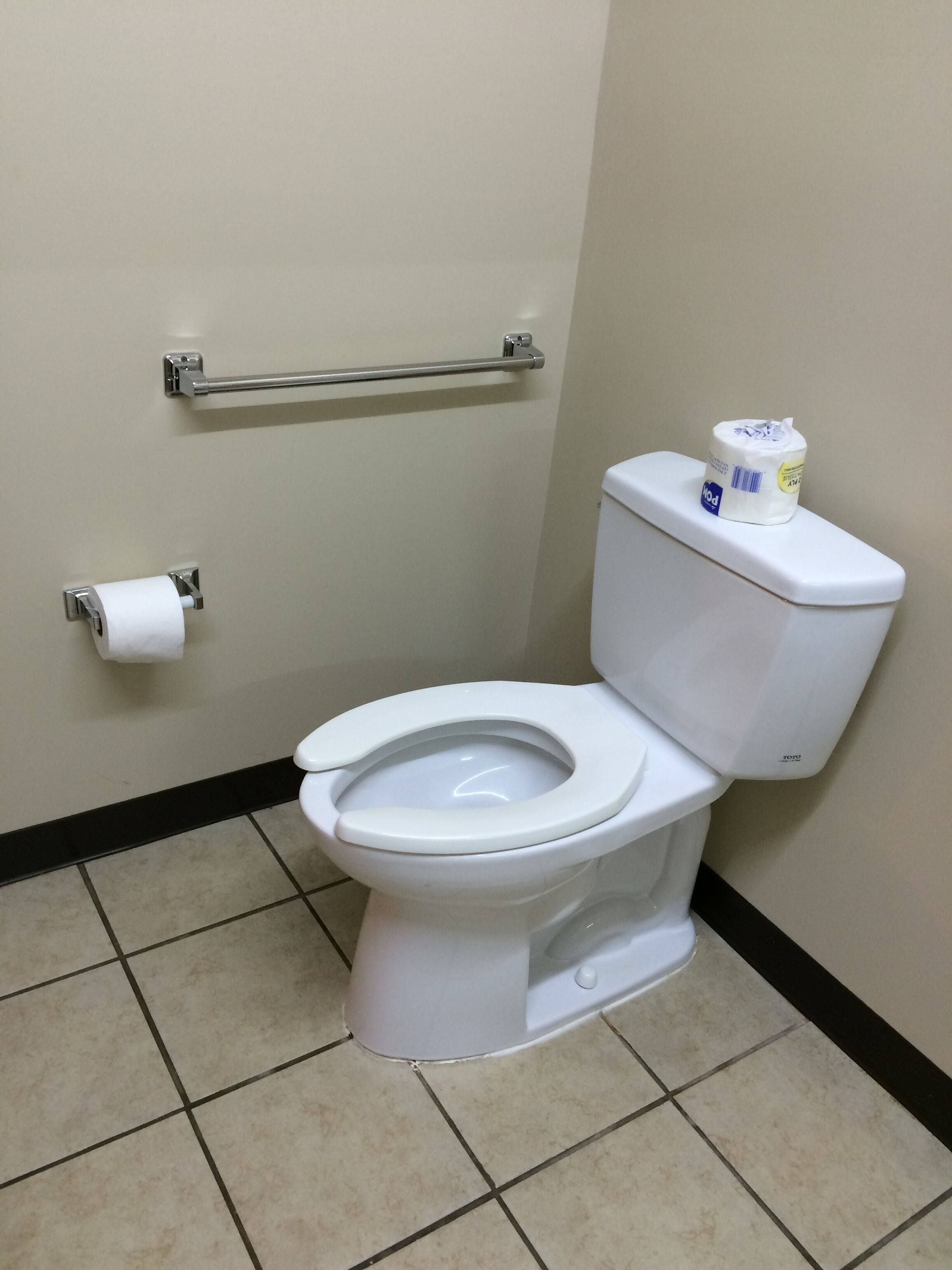 Senior Room | Bathroom | Shower, hair dryer, towels, soap