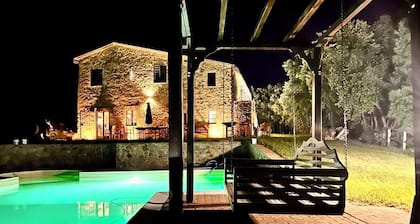 Villa Poggialto, breathtaking views, large pool and private spa in luxury