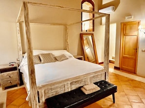 7 bedrooms, in-room safe, desk, iron/ironing board
