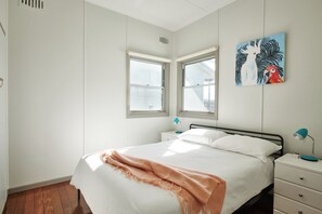 3 bedrooms, bed sheets