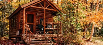 Cabin, Queen Bed with Shared Bathroom
