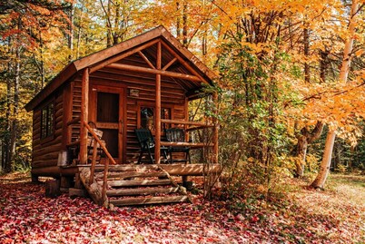 Cabin, Queen Bed with Shared Bathroom