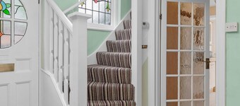 Pebble Corner With Free Parking By My Getaways