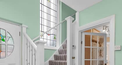 Pebble Corner With Free Parking By My Getaways