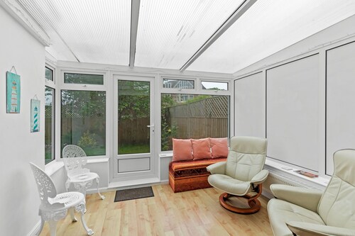 Pebble Corner With Free Parking By My Getaways