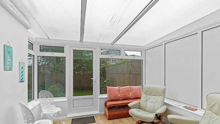 Pebble Corner With Free Parking By My Getaways