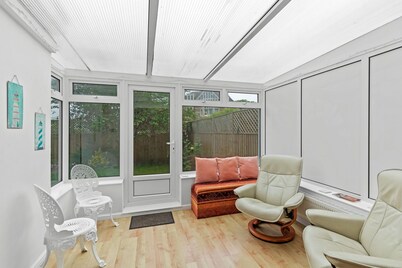 Pebble Corner With Free Parking By My Getaways