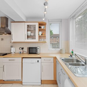 House | 3 bedrooms - Pebble Corner With Free Parking By My Getaways (Worthing)