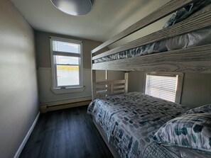 4 bedrooms, WiFi, bed sheets