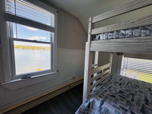 4 bedrooms, WiFi, bed sheets