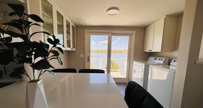 Welcome to your Cozy Oceanside Oasis! Sleeps 10! Water Access from the Backyard!