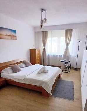 2 dormitorios, tabla de planchar con plancha, wifi y ropa de cama