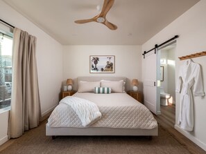3 bedrooms, in-room safe, desk, iron/ironing board - Family Retreat Steps 2 Ocean w/ FirePit, SPA, BBQ, EV Charger, XBOX, Ps5, PetsOk (Oceanside)