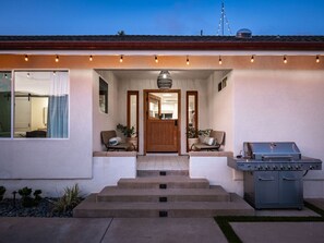 Exterior - Family Retreat Steps 2 Ocean w/ FirePit, SPA, BBQ, EV Charger, XBOX, Ps5, PetsOk (Oceanside)
