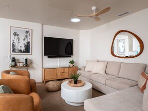 Smart TV, video games, DVD player, stereo - Family Retreat Steps 2 Ocean w/ FirePit, SPA, BBQ, EV Charger, XBOX, Ps5, PetsOk (Oceanside)