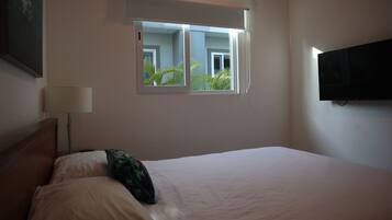 3 habitaciones, escritorio, tabla de planchar con plancha y wifi gratis