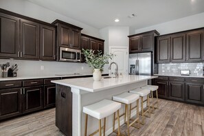Fridge, microwave, oven, stovetop - Your Home Away from Home – Beautiful Retreat! (Burleson)