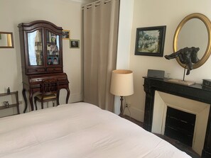 2 chambres, fer et planche à repasser, Wi-Fi, draps fournis