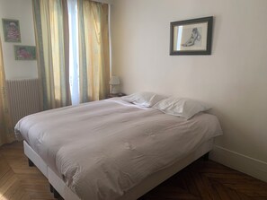 2 quartos, ferros/tábuas de passar roupa, Wi-Fi, roupa de cama