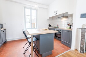 雪櫃、微波爐、焗爐、洗碗機