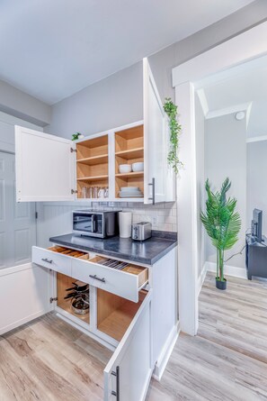 Private kitchen - Charming 1BR Retreat Near DePauw University & Downtown Greencastle! (Greencastle)