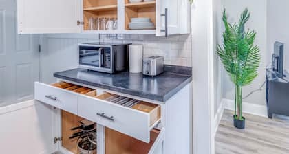 Charming 1BR Retreat Near DePauw University & Downtown Greencastle!