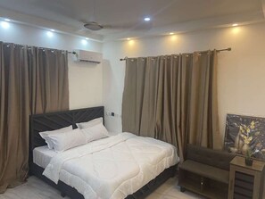 2 chambres, fer et planche à repasser, Wi-Fi, draps fournis