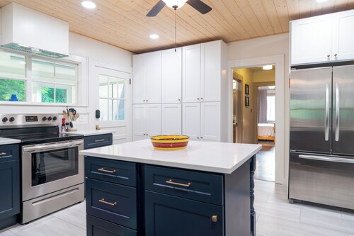 Rockhouse Bryson City, NC Walk to train and downtown shops and restaurants.