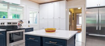 Rockhouse Bryson City, NC Walk to train and downtown shops and restaurants.