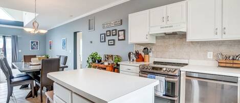 Mikrowelle, Ofen, Herdplatte, Geschirrspüler