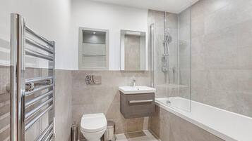 Apartment | Bathroom | Combined shower/bathtub, deep-soaking bathtub, hair dryer, towels