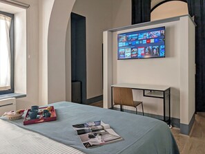 Premium bedding, memory foam beds, desk, laptop workspace - La Corte dei Panni (Rome)