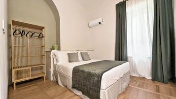 Deluxe Room | Premium bedding, memory-foam beds, desk, laptop workspace