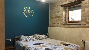 1 chambre, fer et planche à repasser, Wi-Fi gratuit, draps fournis